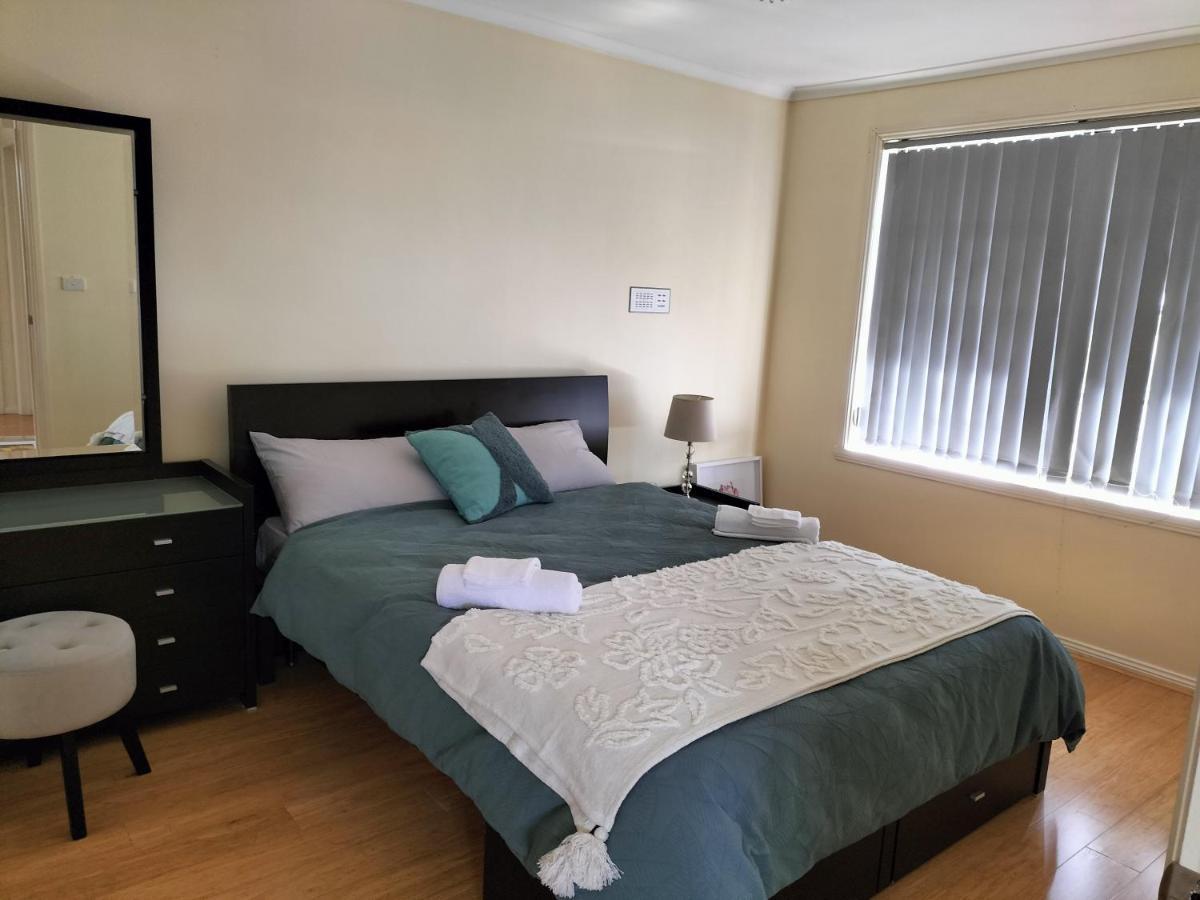 12 Mins To Mel Airport-Good Wood House Lejlighed St Albans Eksteriør billede